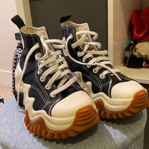 Converse Chuck Taylors Run Star Motion